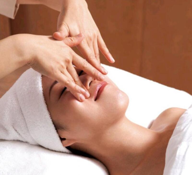 Massage cho cơ mặt thả lỏng, tối ưu cho bước nâng cơ
